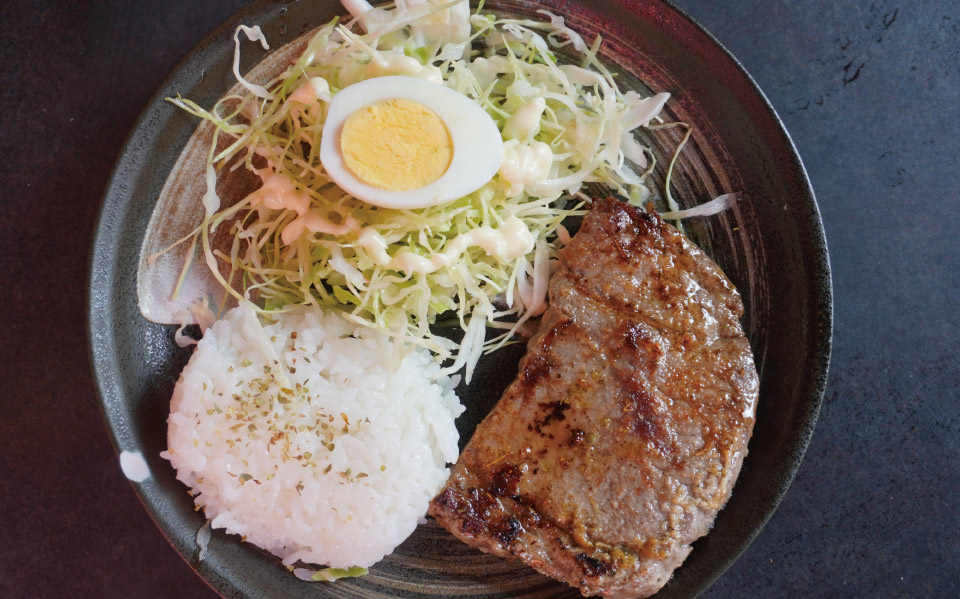 ビーフステーキのランチ1000円はシンプルな味つけ
