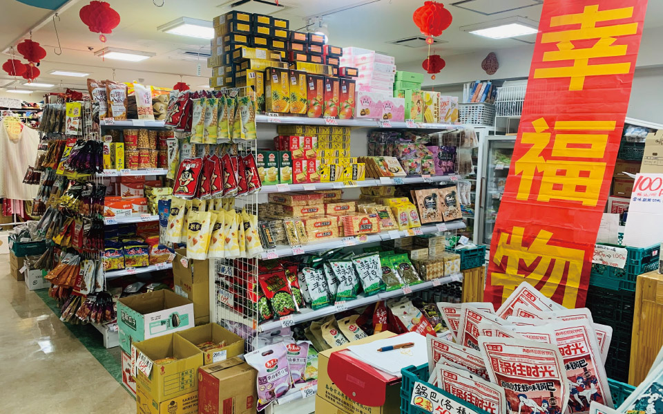 食材についてわからないことはスタッフが日本語で親切に教えてくれる