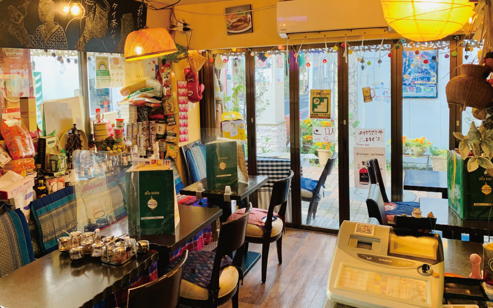 カジュアルで明るく、入りやすい店内