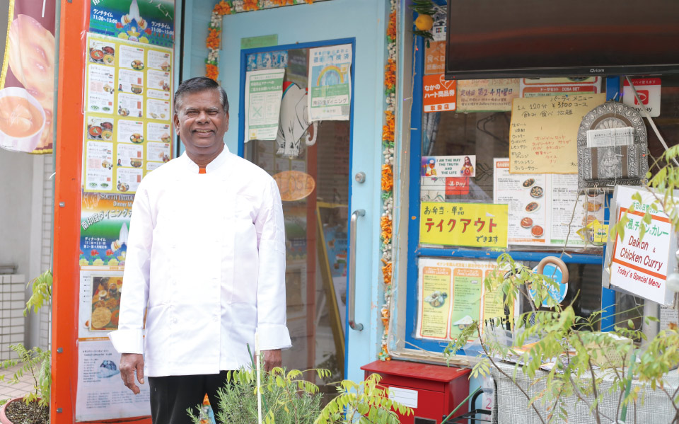 日本で13年間シェフとして働き、永住権も取得したアマラダスさん。通称ダスさん